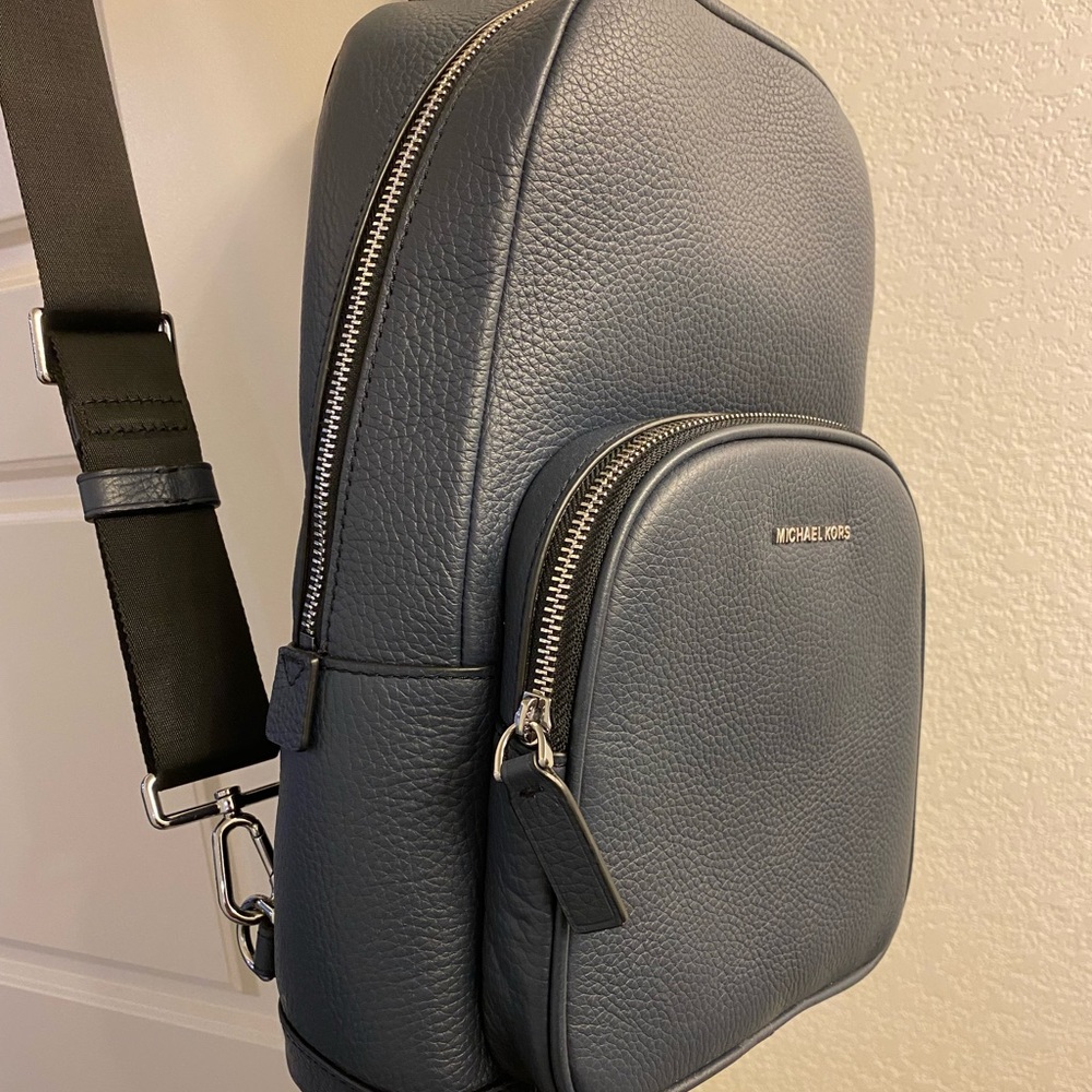 MK PEBBLED SLING CROSSBODY BAG